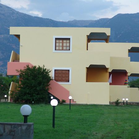 Terpsichore Apartments Kyparissia Bagian luar foto