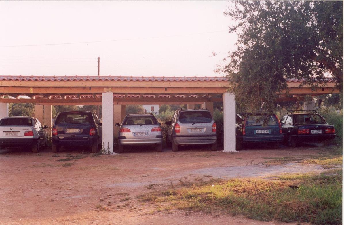 Terpsichore Apartments Kyparissia Bagian luar foto