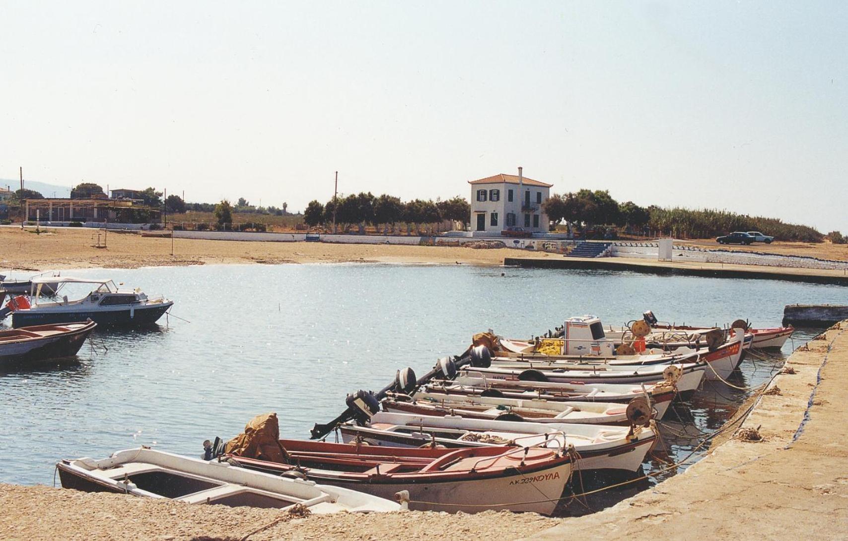 Terpsichore Apartments Kyparissia Bagian luar foto