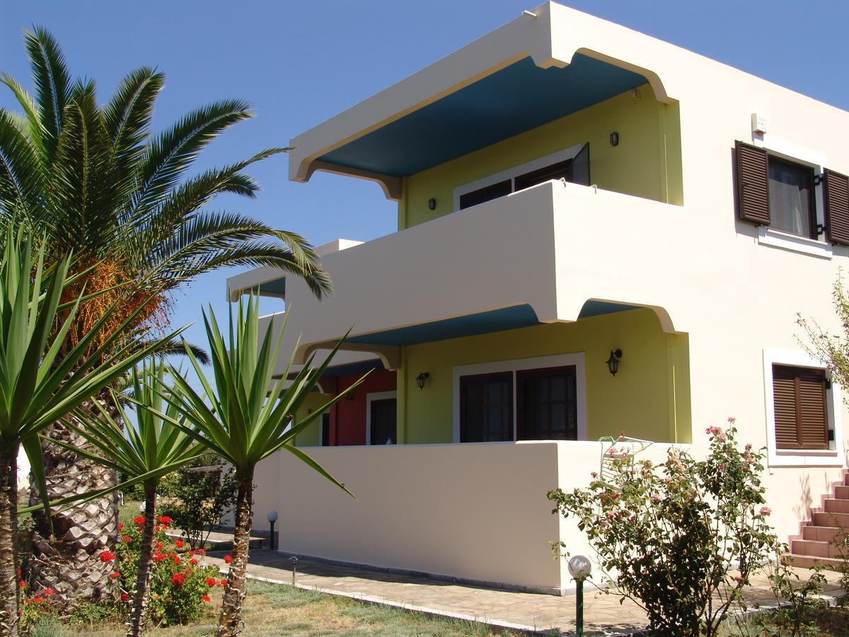 Terpsichore Apartments Kyparissia Bagian luar foto