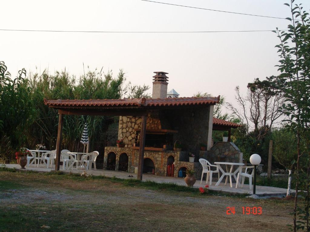 Terpsichore Apartments Kyparissia Bagian luar foto